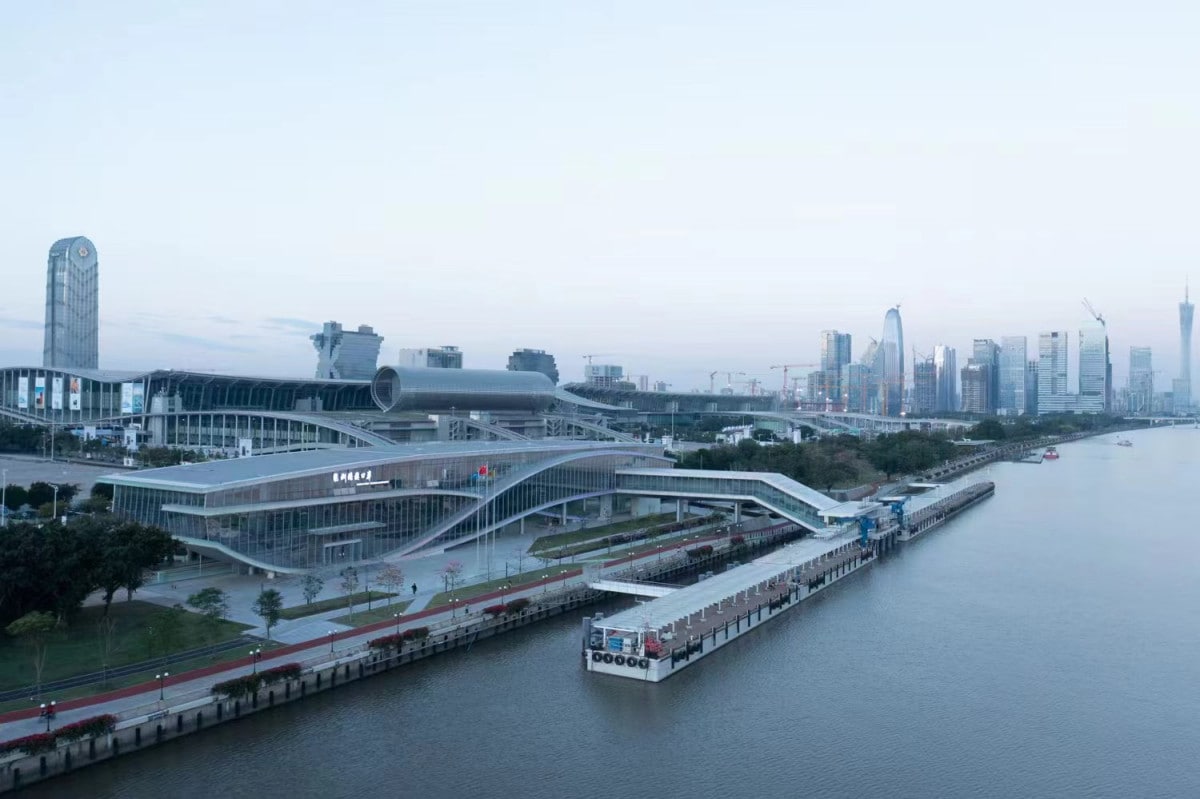 Hành khách quá cảnh chuyến bay quốc tế đi/đến từ Trung Quốc có thể di chuyển bằng phà SkyPier 